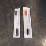 С Amies с активен въглен ТРАНСПОРТ тампони , Rayon върха - Plastic пръчка